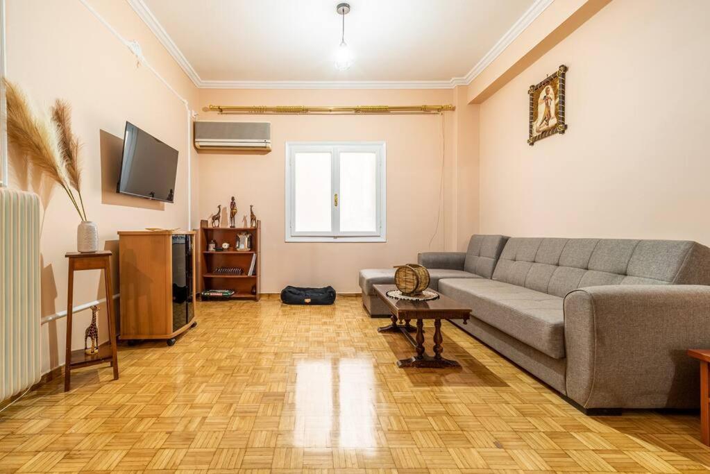Modern African-Inspired Flat Apartment เอเธนส์ ภายนอก รูปภาพ