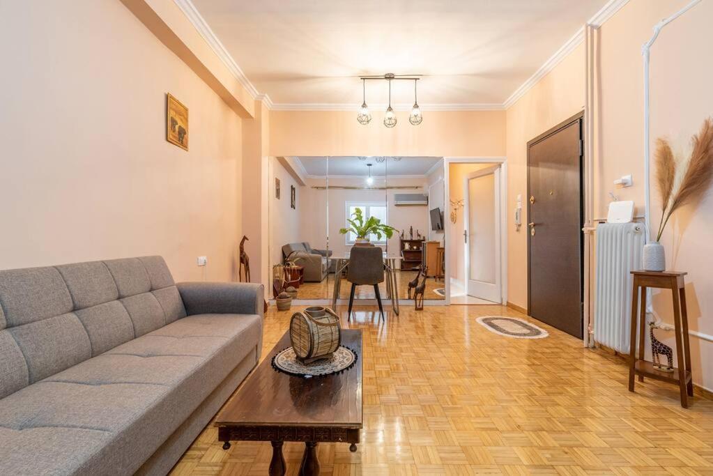Modern African-Inspired Flat Apartment เอเธนส์ ภายนอก รูปภาพ