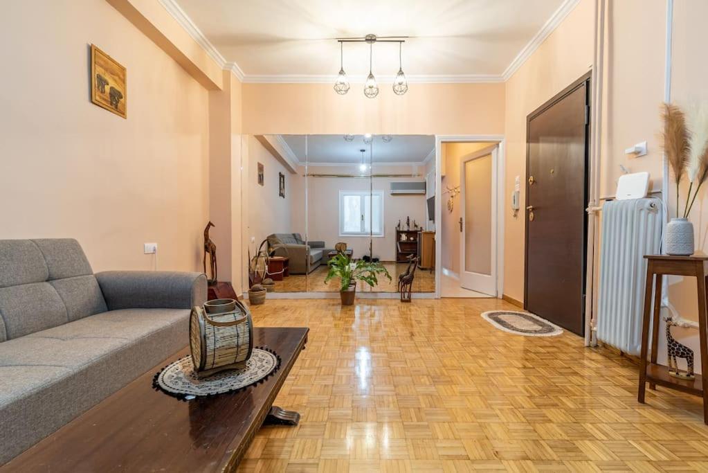 Modern African-Inspired Flat Apartment เอเธนส์ ภายนอก รูปภาพ